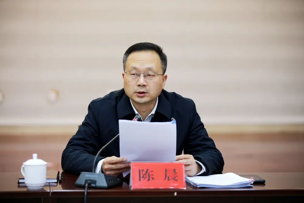 李昌明主持召开县委理论学习中心组(扩大)学习会