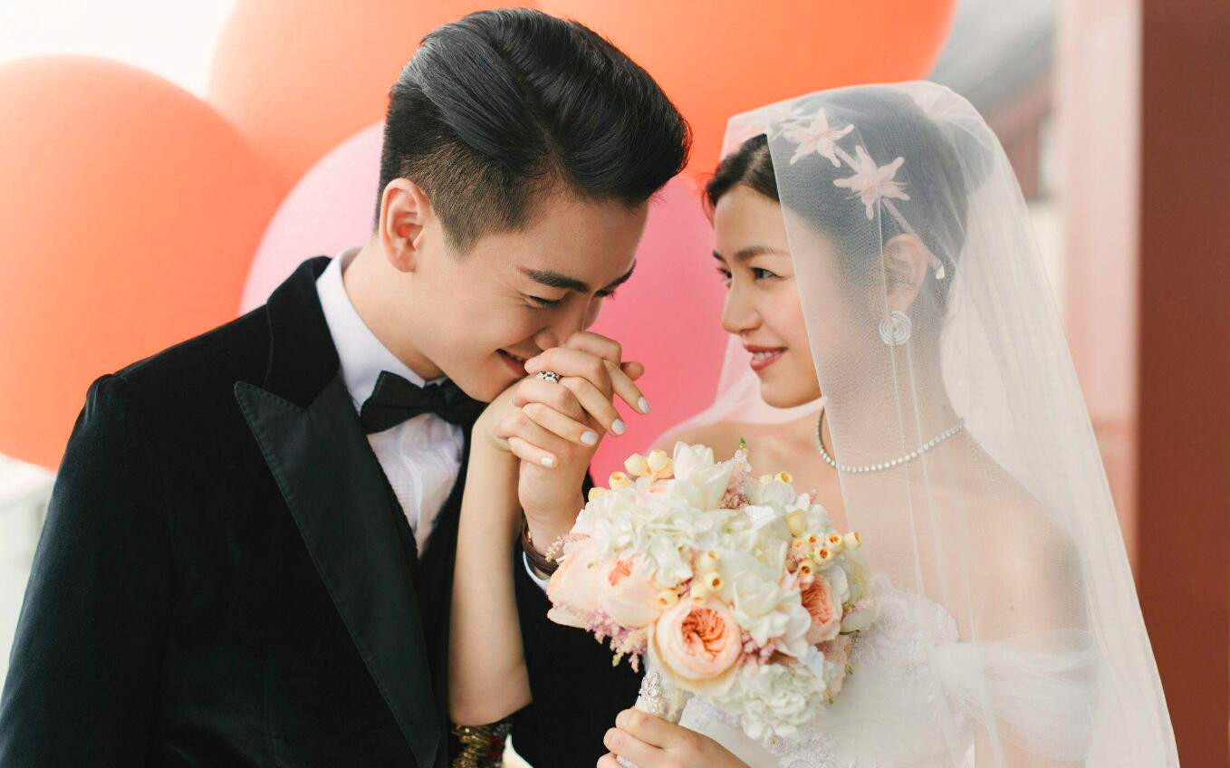 陈妍希被曝拍合照紧贴男演员,垫脚歪头靠身上,被吐槽没有边界感