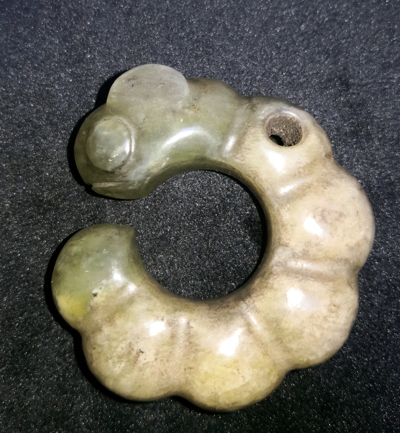 中华第一龙:国家博物馆珍藏的红山玉龙,究竟有什么特别的地方?