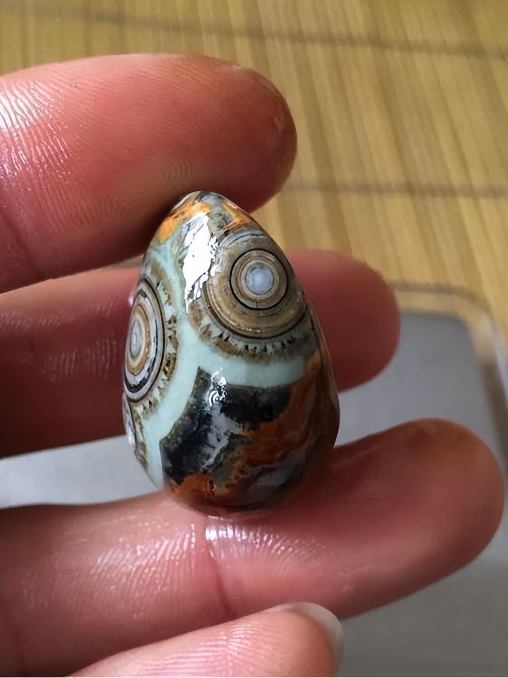 攒了一大包石头,终于磨出个缠丝天眼的珠子,这批料子太惊喜了