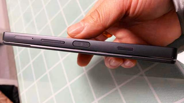 机械构件连起两块屏幕,二手中兴z999体验,折叠手机初级版