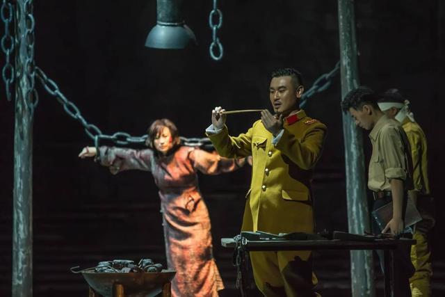 坚贞不屈勇牺牲