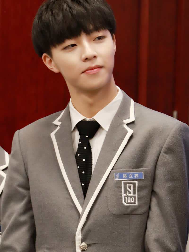 最近陈立农工作室新发布了一条营业动态,结果很快就有粉丝在评论区