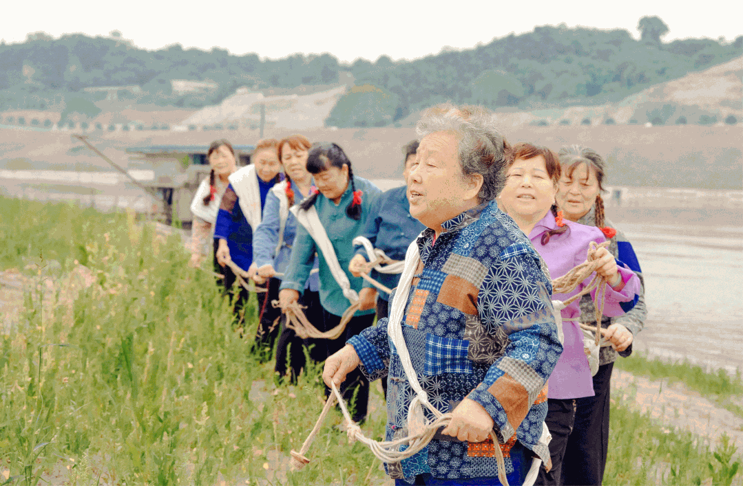川江唯一女号子头吴秀兰,原创了一首献给党的"生日号子"