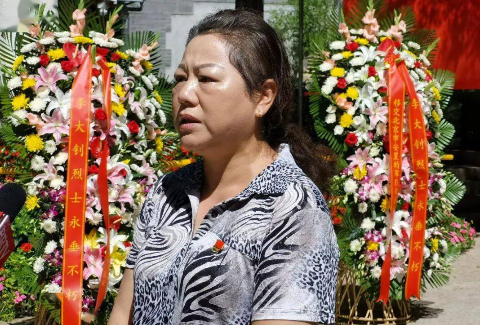 王伟牺牲20年,妻子立下三等功,儿子今成海军军官,已服役4年