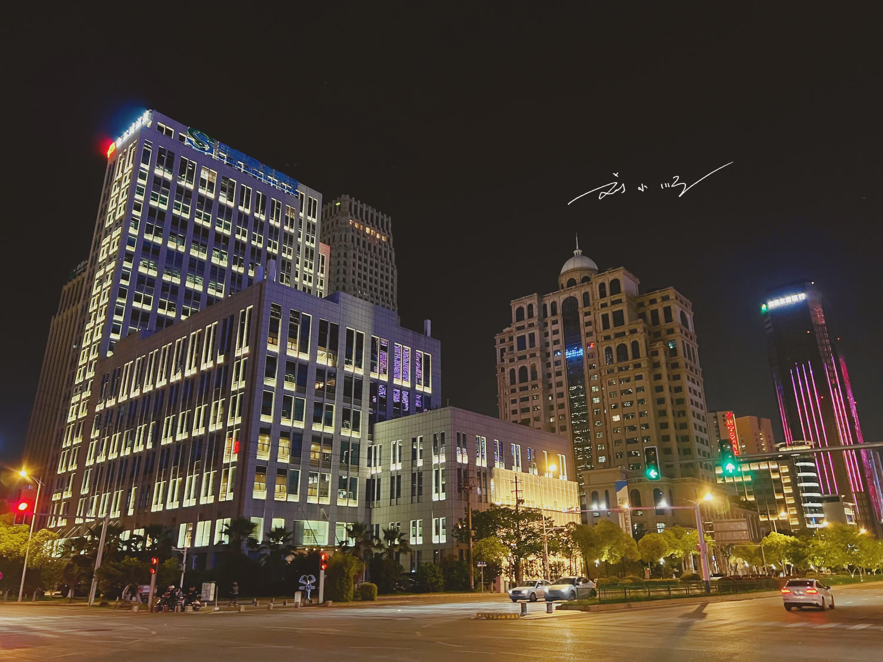 实拍南昌夜景,作为"最没存在感"的省会之一,如今成为网红城市