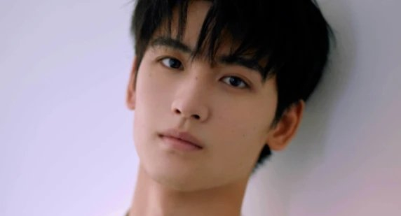 翻脸比翻书还快?前脚刚曝黄俊捷是渣男,后脚就和他复合