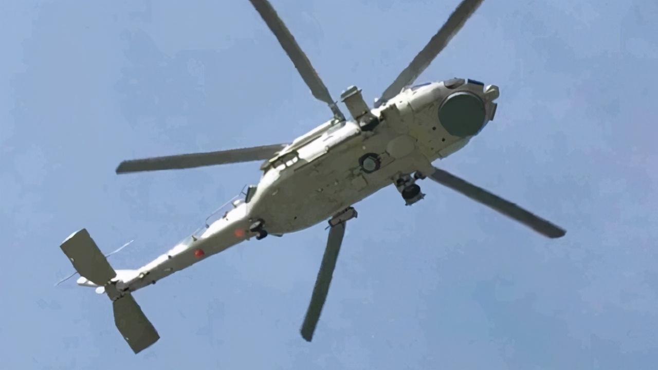 中国075突现南海藏深意 主力舰载机曝高清照