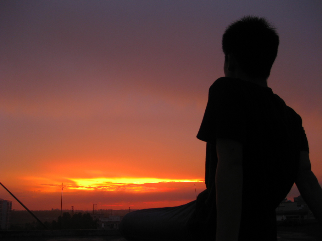 夕阳照片男生图片