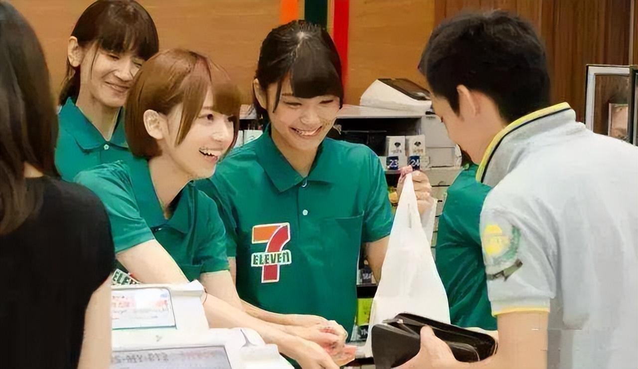 有这样一位日本女大学生,怀着激动兴奋的心情踏入了自己的大学生活.