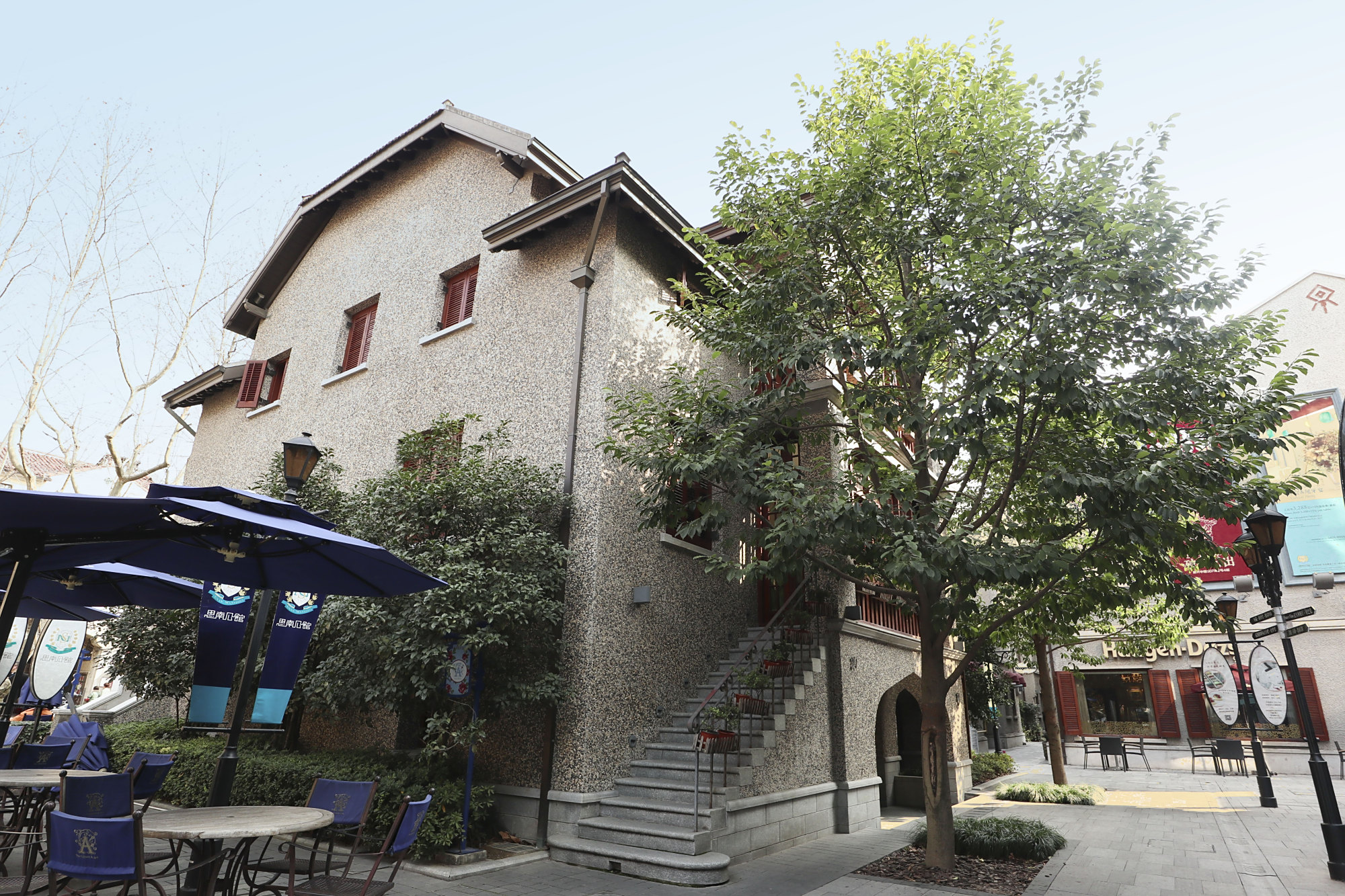 上海唯一处在市中心的花园洋房区,梅兰芳曾在此居住过,景色典雅