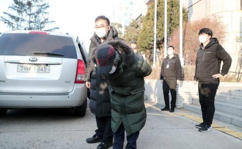 素媛案罪犯赵斗顺出狱,民众恐慌扔鸡蛋断煤气泄愤,要求判其死刑