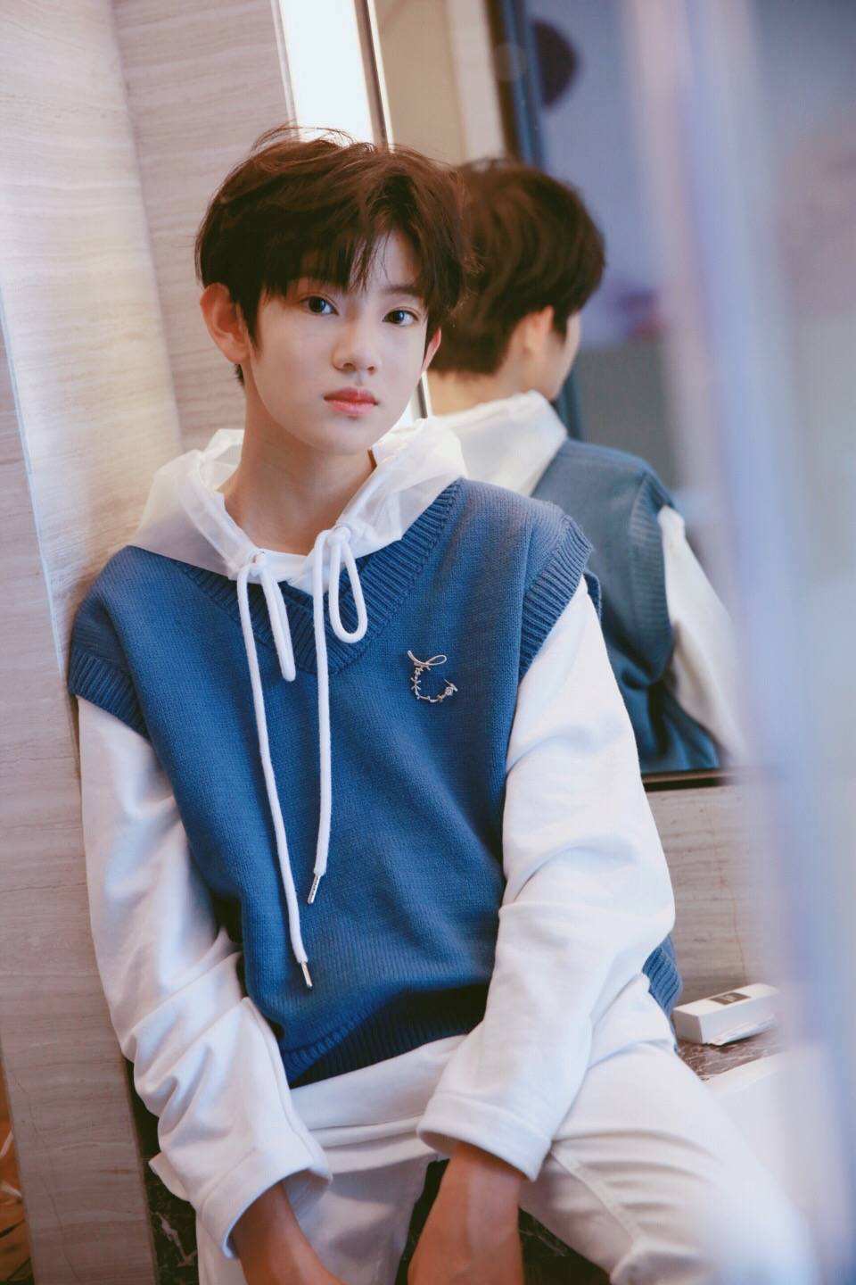16岁少年艺人口出不雅言语:张铭浩,一个连粉丝都不挺的偶像