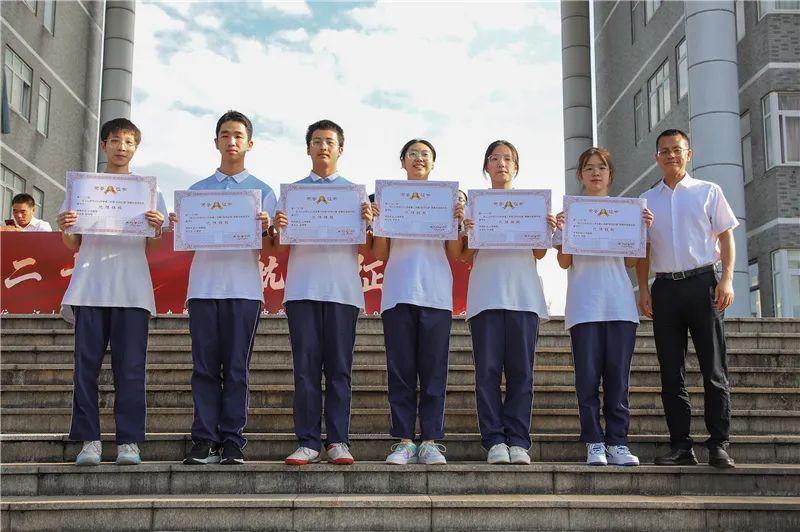 浙江省江山中学(浙江省江山中学艾鹏飞和女生)