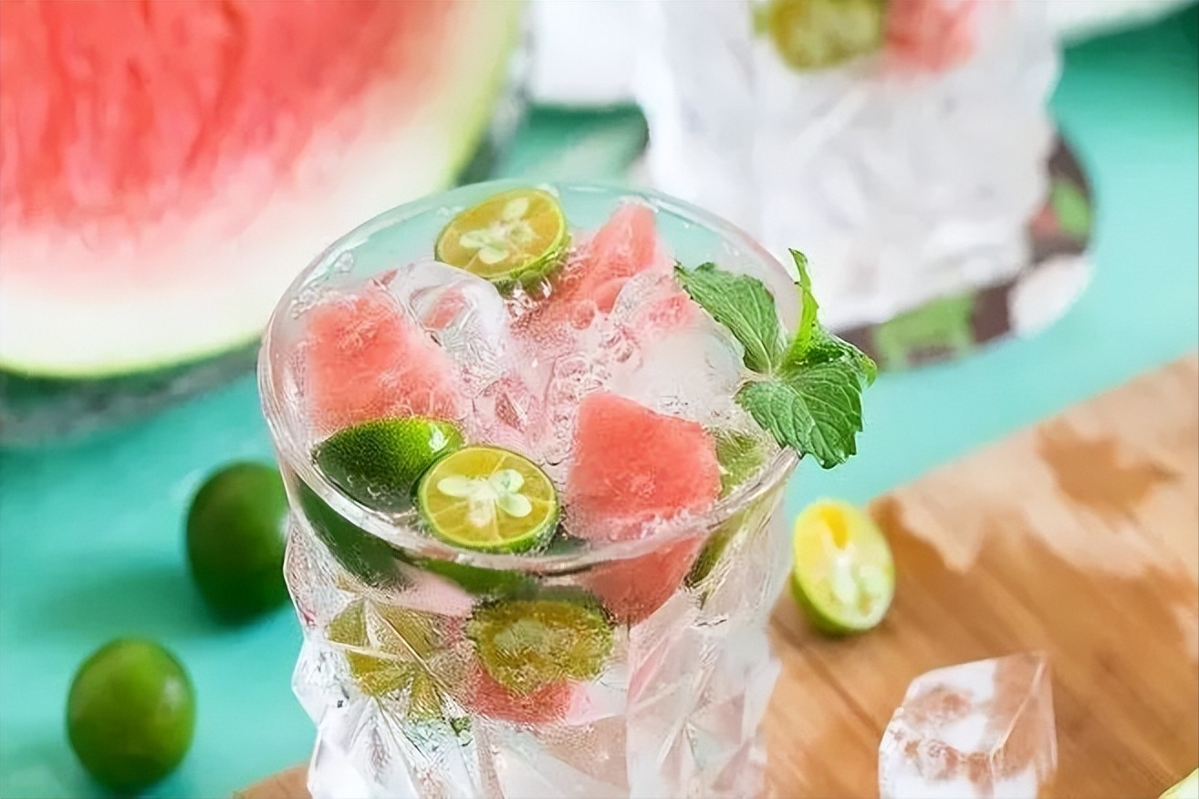 夏天喝水要小心不然危及生命医生水中毒不可小觑