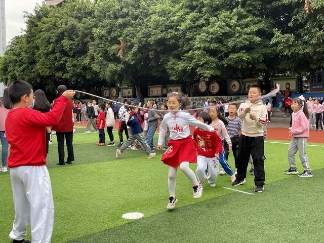 重庆市沙坪坝区育英小学主题运动会隆重举行