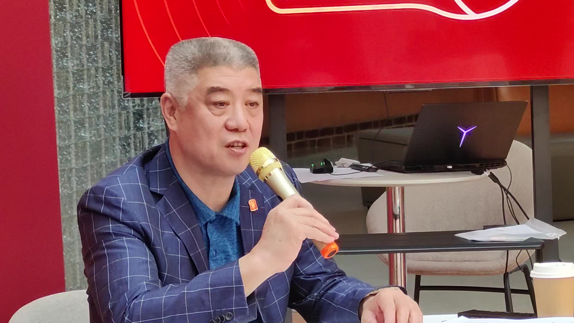 从央视篮球解说到cba新任董事长,徐济成成姚明的左膀右臂