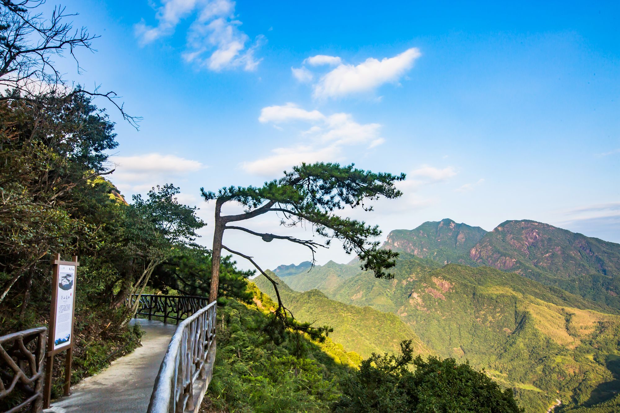 江西上饶大茅山,乘索道上云端,吸鲜氧看日出,享白云飘渺的浪漫