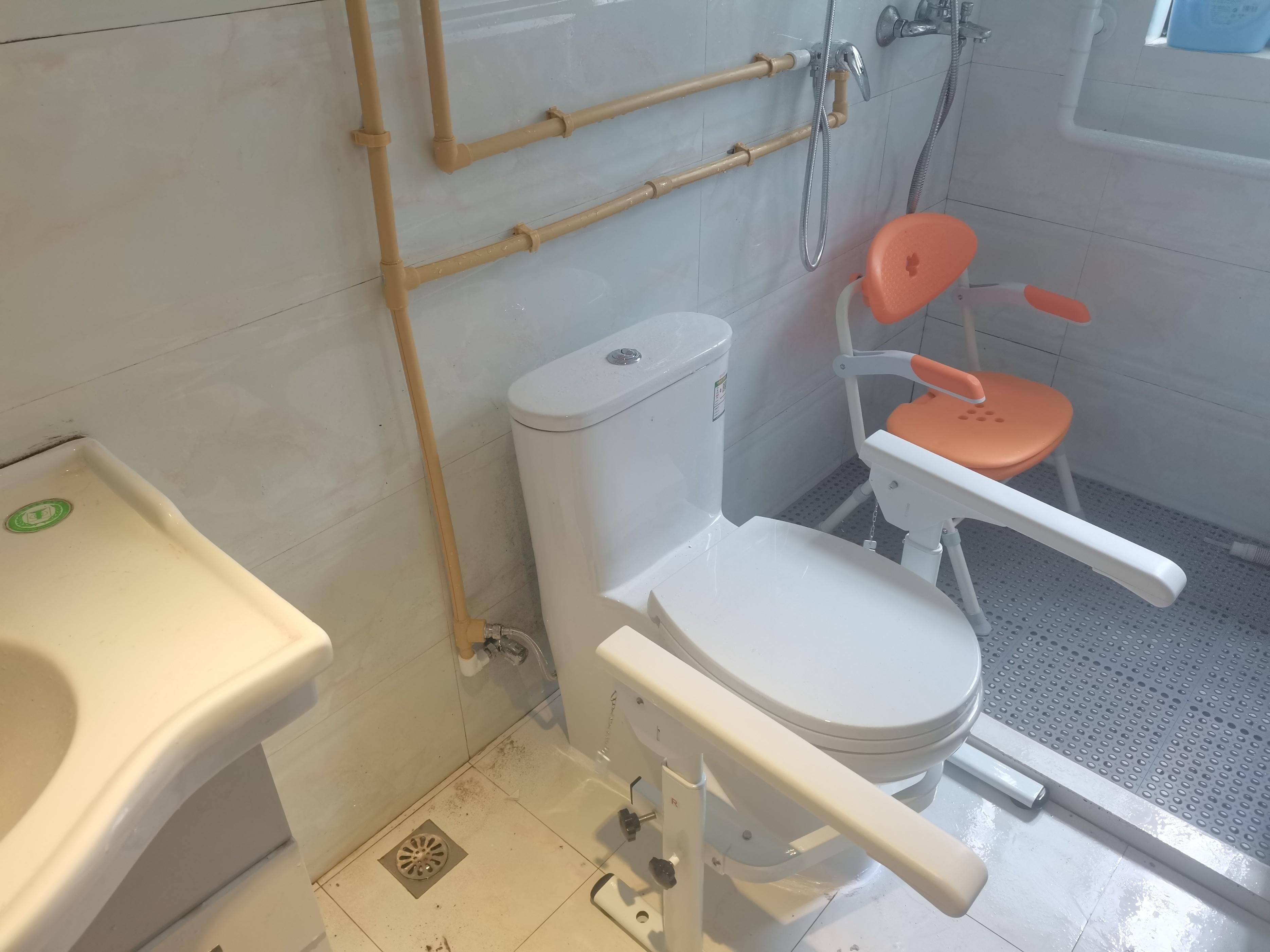 老人居家防跌倒,适老化改造很有必要