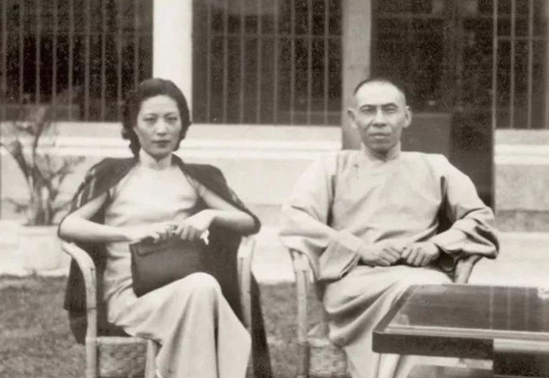 1946年,军统头子戴笠意外身亡,杜月笙为何崩溃到要跳楼?