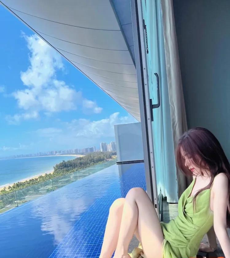 孙一宁穿泳装秀性感!坐稳颜值主播地位,难怪王思聪甘愿做舔狗