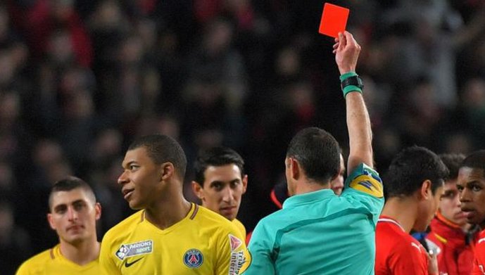 盘点足球场上的红牌行为!不仅局限于暴力犯规,奇葩行为也难逃