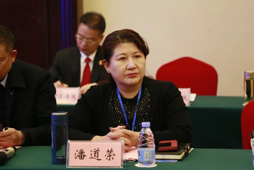 河南省高院宋海萍副院长到信阳听取代表委员意见建议