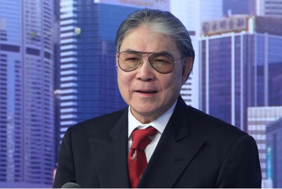 郭晶晶帮霍启刚"升官",让霍震霆敬佩,一张照片奠定豪门地位