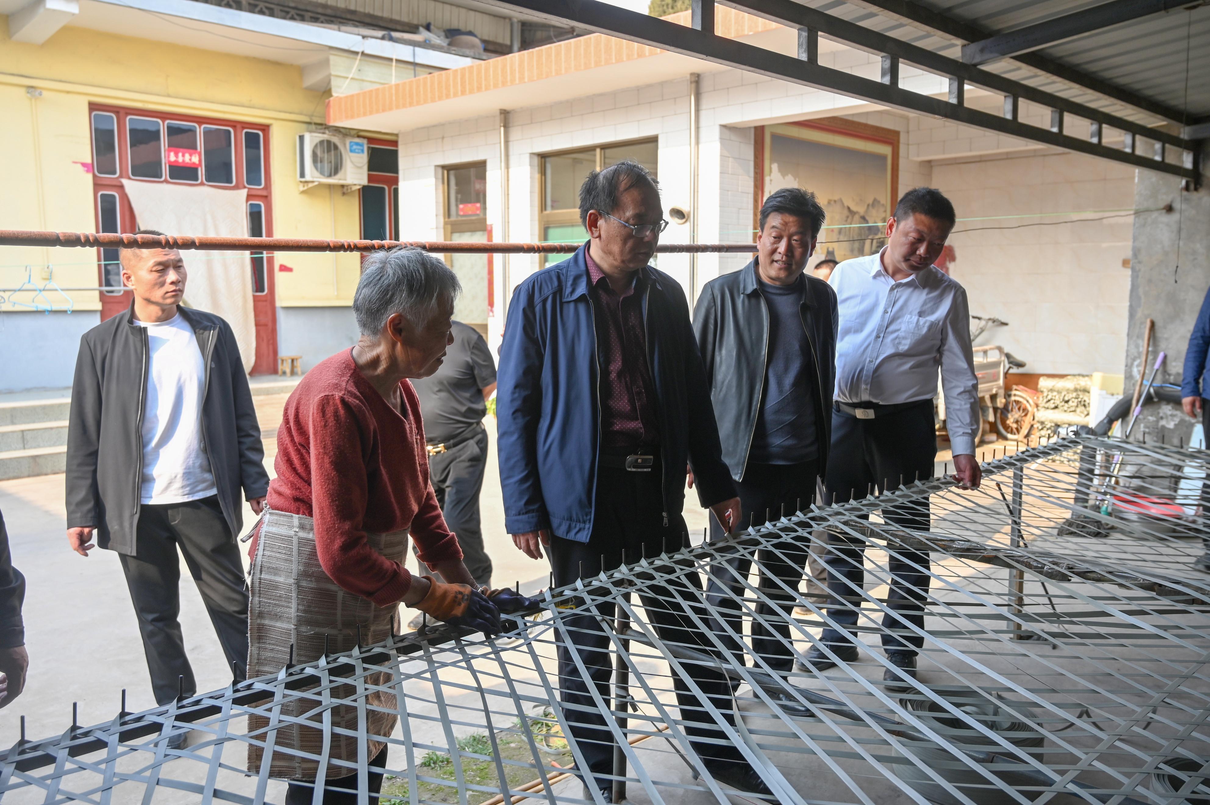 闻喜县乡村振兴局到裴柏村调研