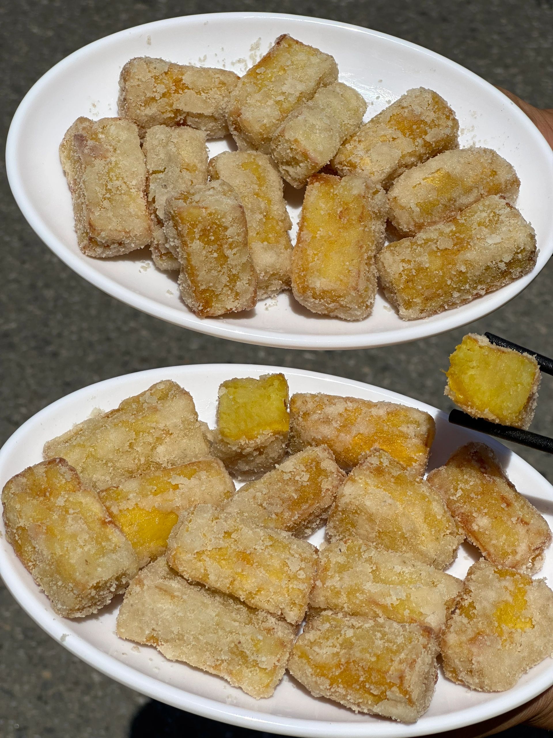 还有现炒的反沙番薯酥脆的糖衣咬开软软糯糯的吼吼次