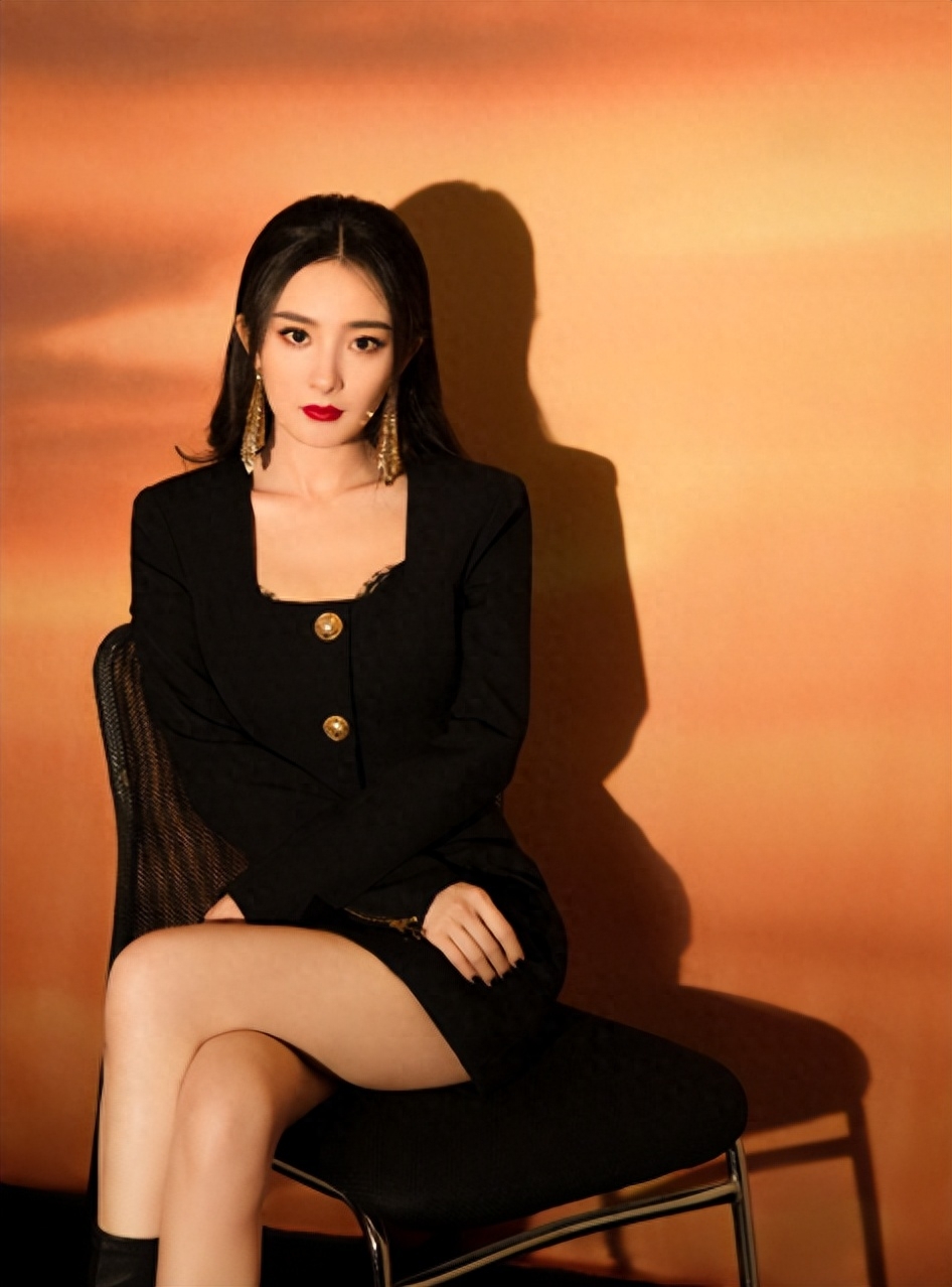 生日宴成了"照妖镜",杨幂养的"白眼狼",可算是照出来了