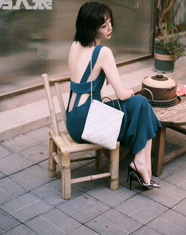 李溪芮《男人装》大片,身材火辣再现"腿精",34岁重返巅峰