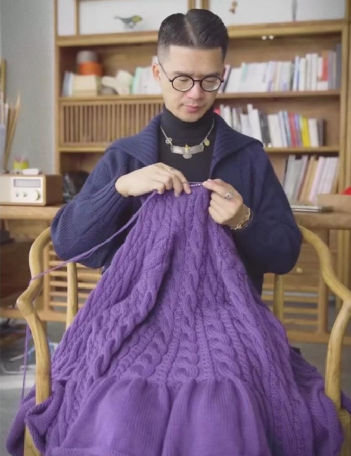 回顾广东小伙潘锐彬辞高薪回村织毛衣两登央视全网粉丝过千万