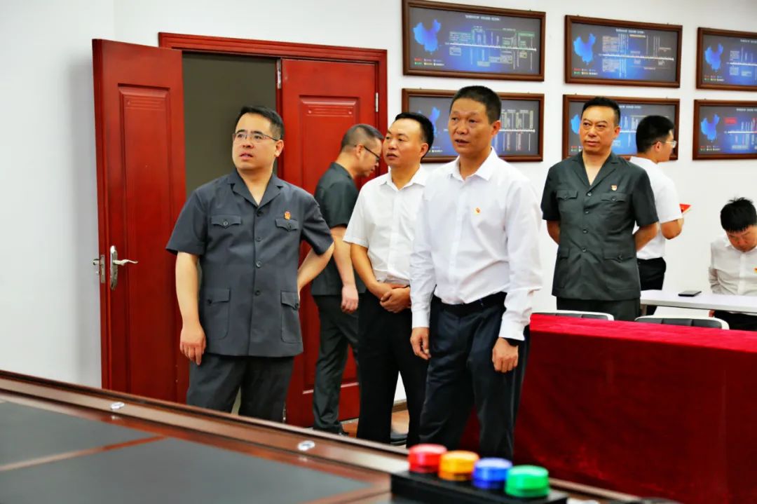 【法院新闻】特区党委书记鲍吉克到六枝法院走访调研