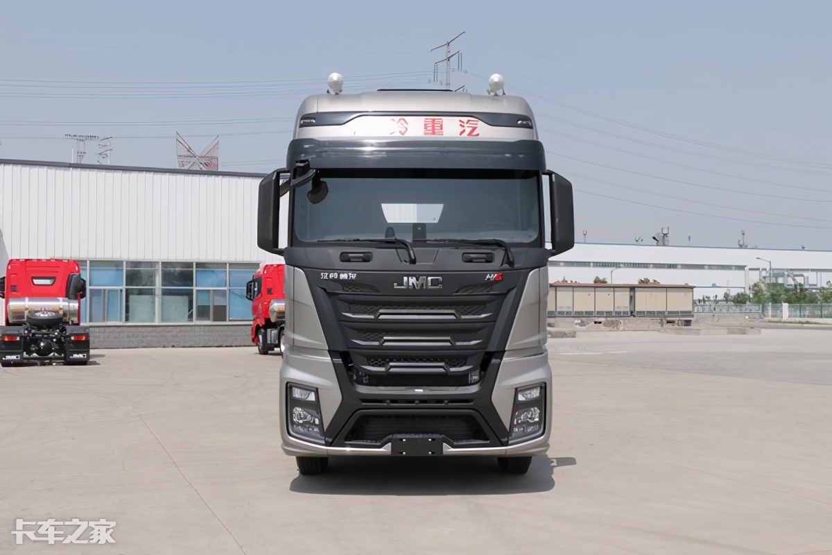 530马力配采埃孚amt,还有液缓,实拍江铃威龙hv5牵引车