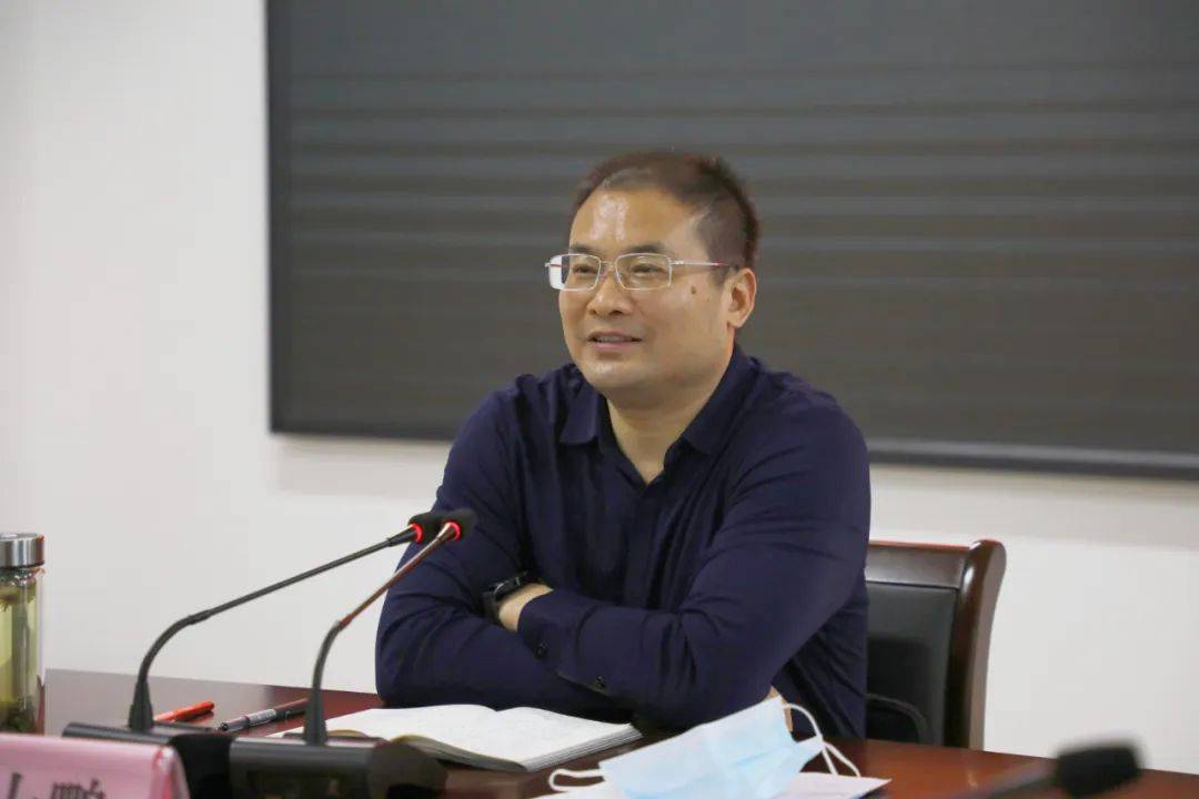 淅川县委书记周大鹏到淅川一高召开教育教学工作调研座谈会