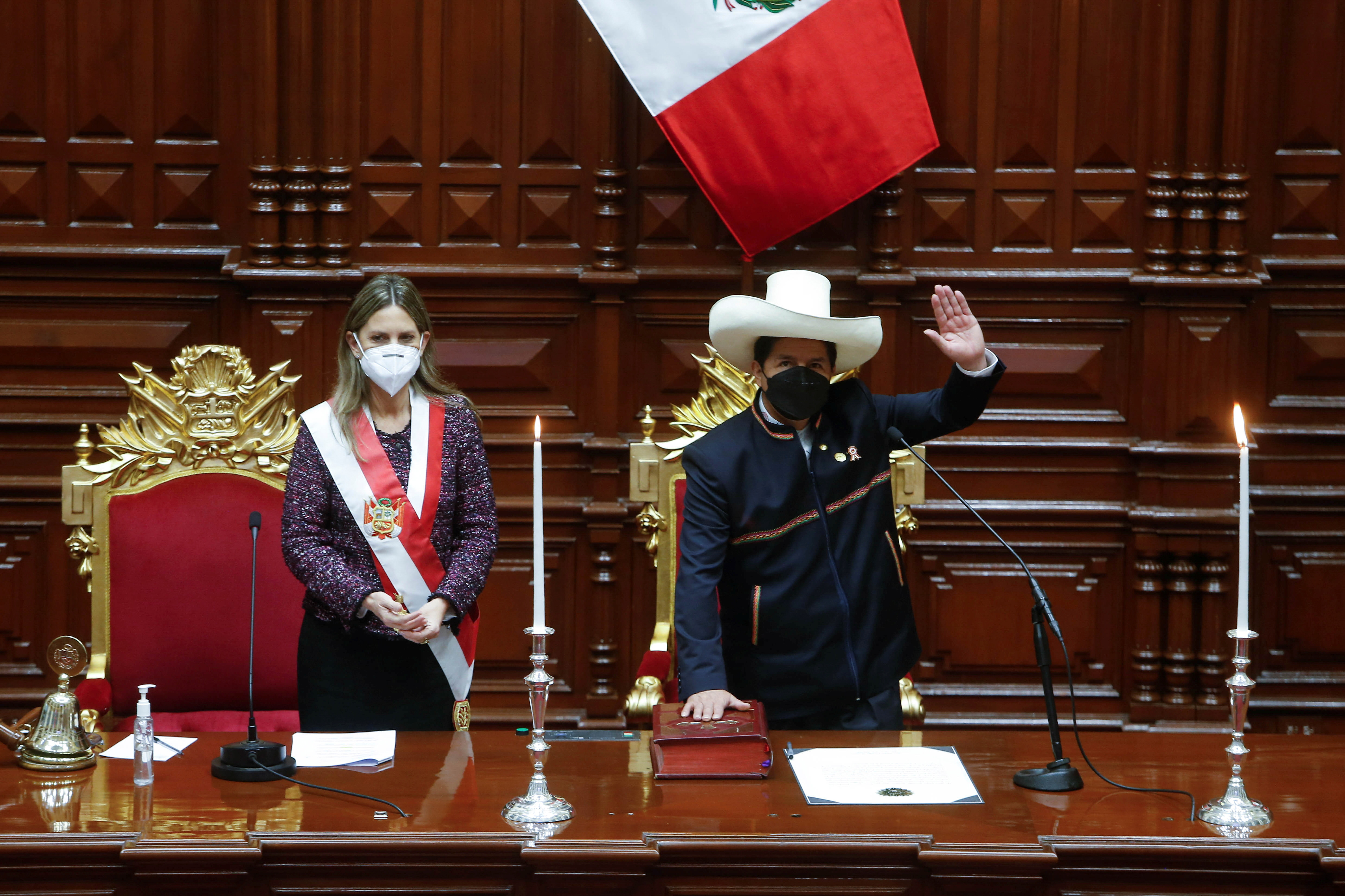 卡斯蒂略宣誓就任秘鲁总统