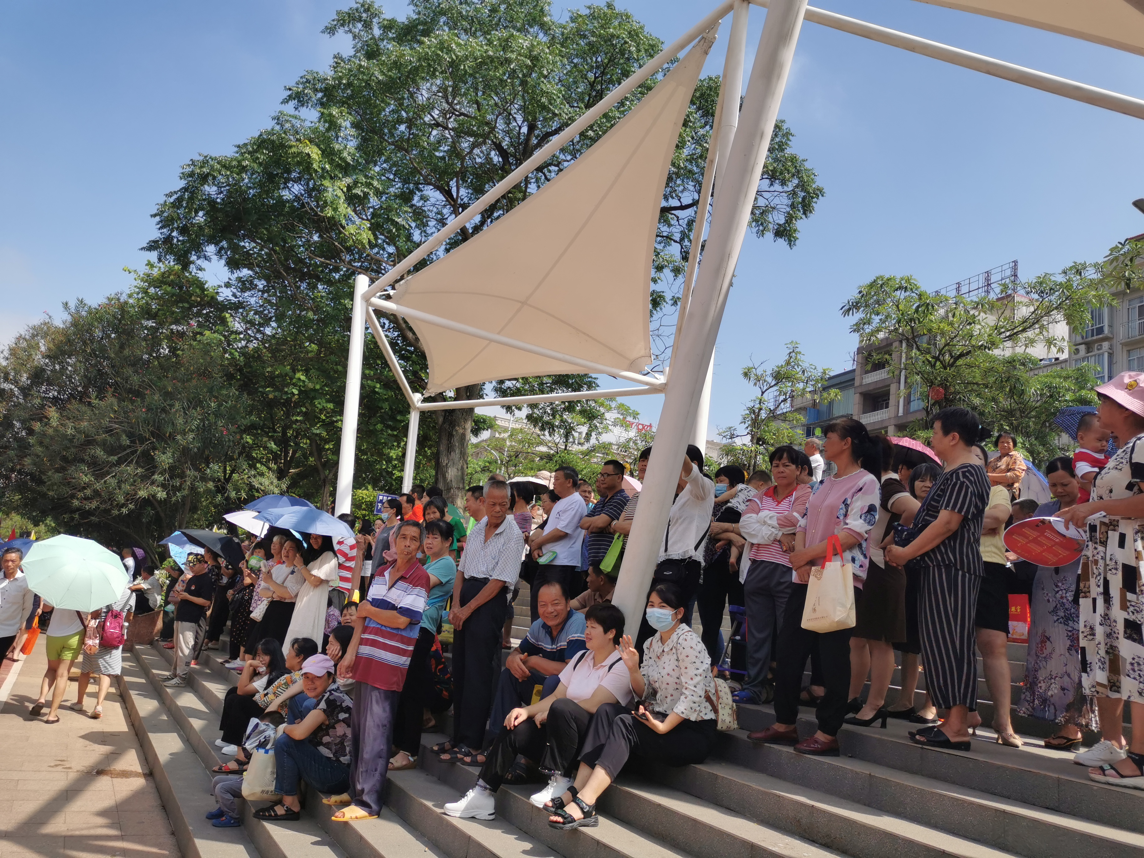 6月27日岑溪市龙舟赛现场直击