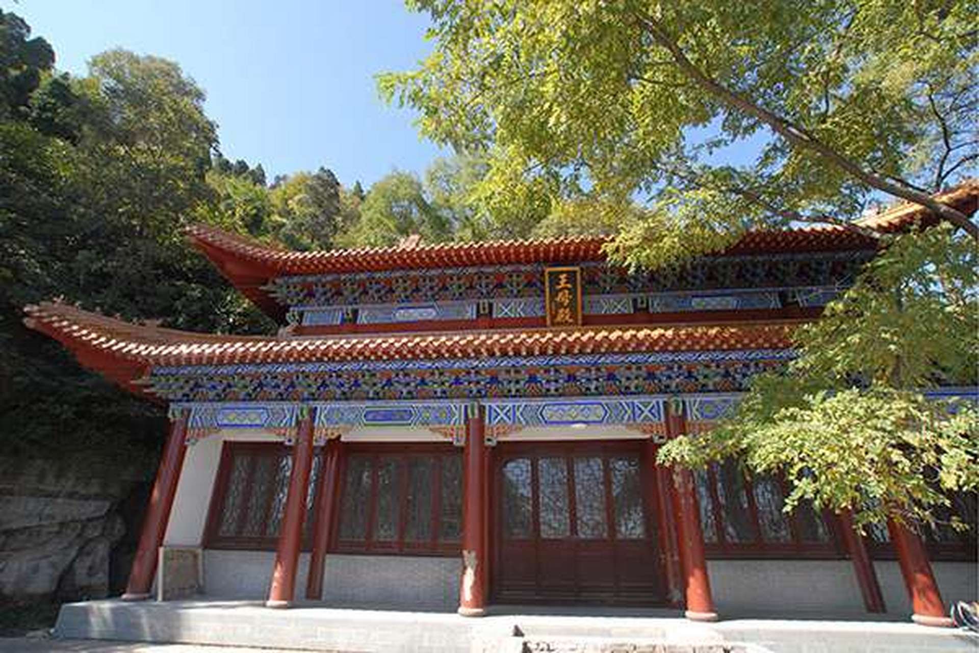 总之,王母山景区是一个融合了自然景观和人文景观的好去处,适合喜欢