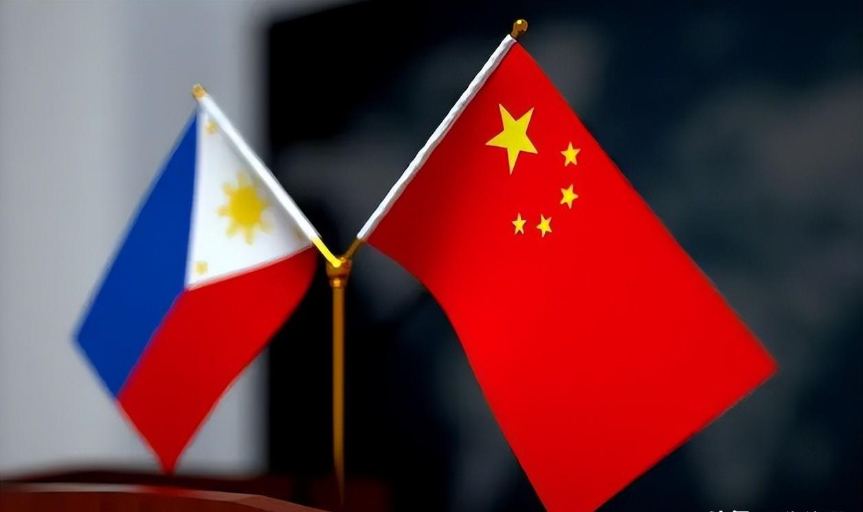 我军舰中业岛拦截菲运输舰,双方发生对峙,中方:中业岛属于中国