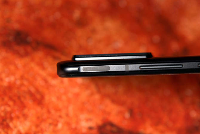 强劲且轻薄的骁龙888游戏手机,西装狂魔腾讯红魔6r上手