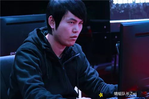 dota2:iceice和斗鸡反了?向冠军中单吐槽:yyf的家就在三角区!