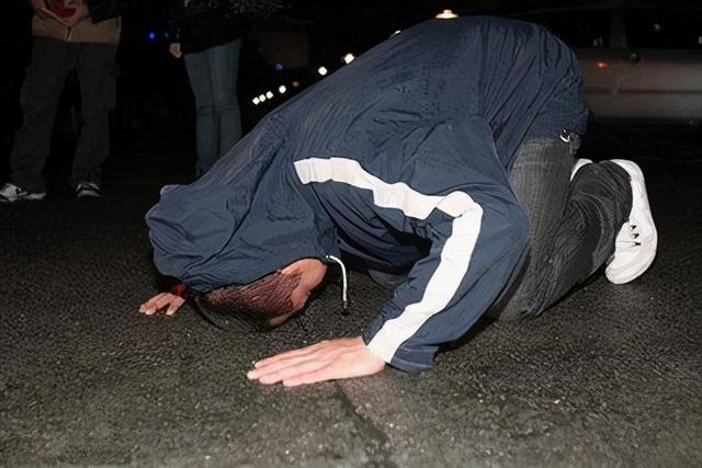 故事:1月内30件大学生衣物被偷,小偷被捕对警察称:实际我也难为情