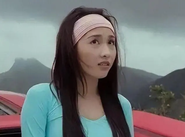 她在影片中饰演小结巴苏阿细