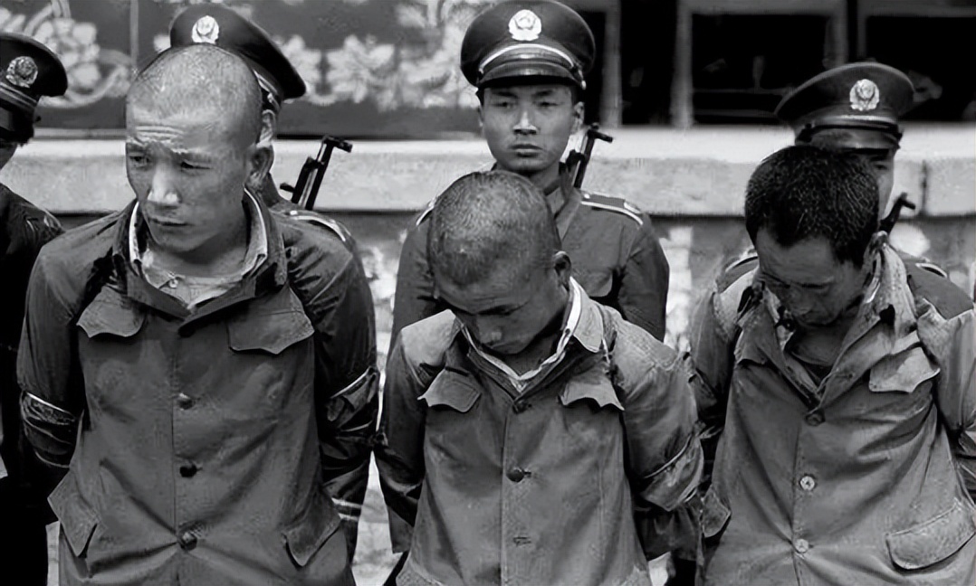 1983年616特大惨案始末,8名少年血洗农场,直接引发国家严打