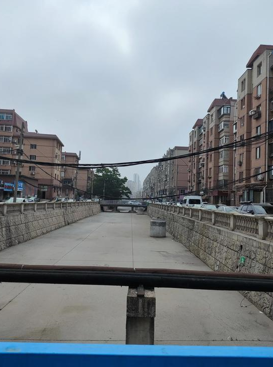 逛大连八一路自由河畔与白云街见闻游记