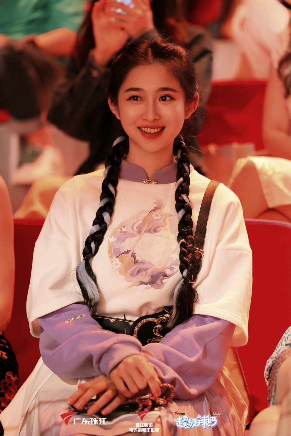 体育女主播郑怡华丽退休后,化身姐姐带货天团?