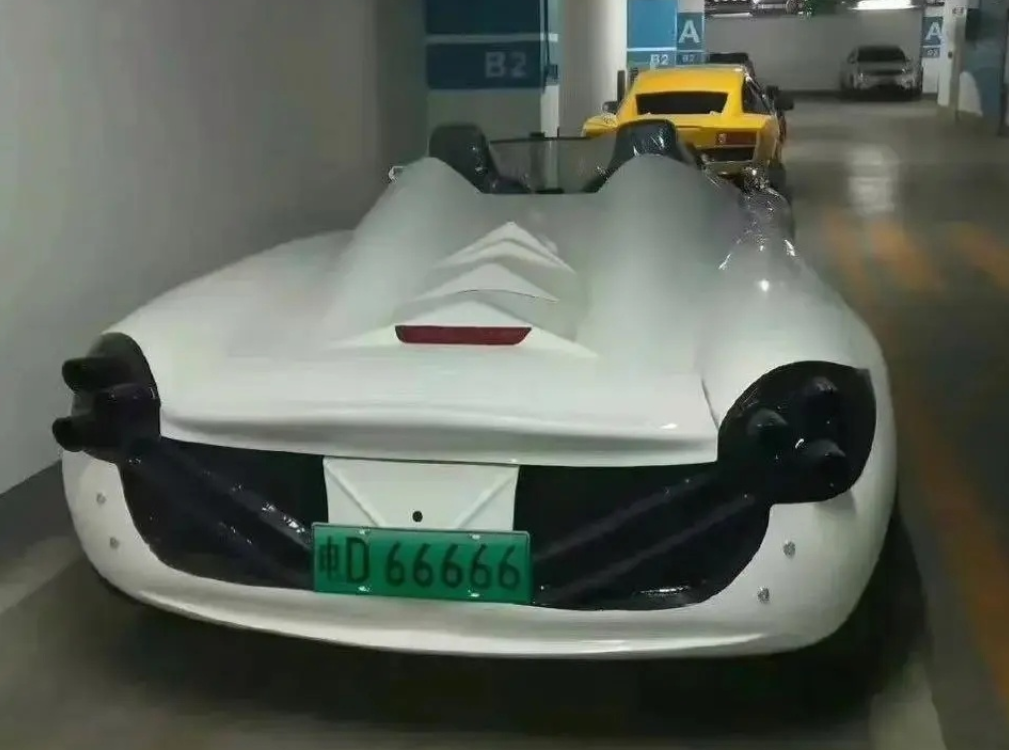 帕加尼款老头乐,回头率拉满,车友笑谈:看来新能源确实没技术