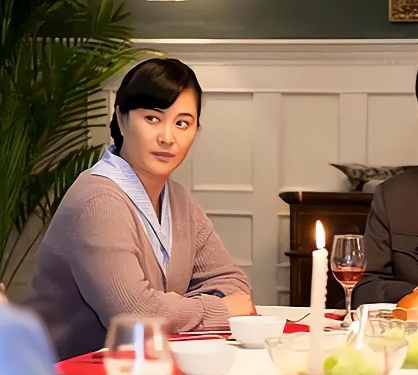 回顾常戎与王菁华分手20年他娶娇妻幸福美满她50岁单身惹人心疼