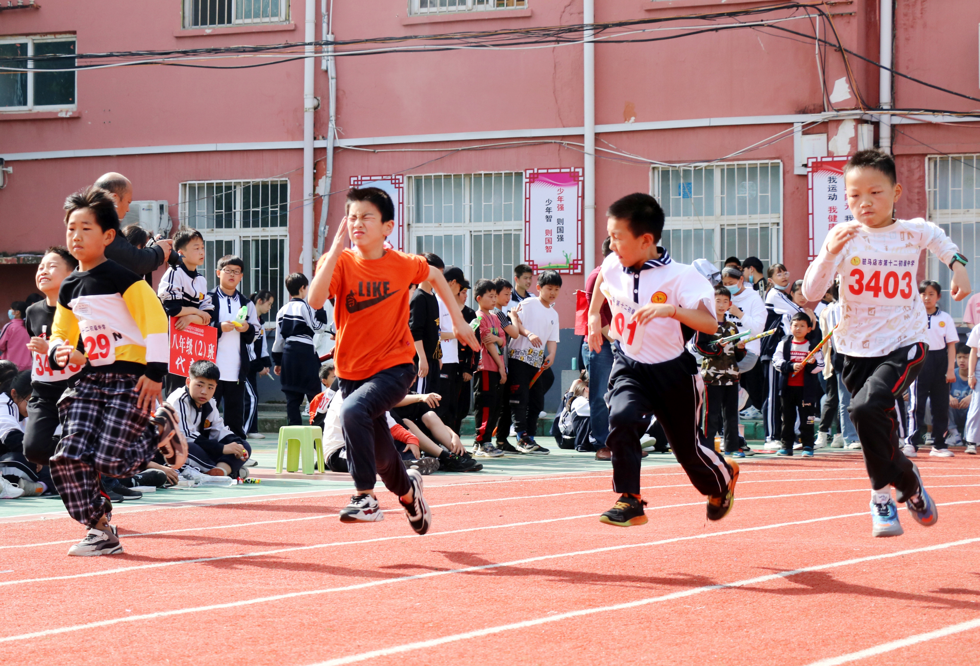 駐馬店市第十二初級中學(xué)怎么樣?陽光體育節(jié)(圖3)